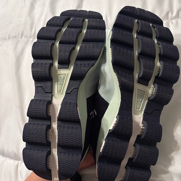 On clouds - Picture 3 of 8